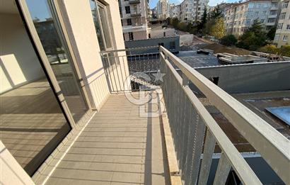MALTEPE ZÜMRÜTEVLER SURYAPI YEŞİL MAVİ'de SATILIK BALKONLU 2+1 DAİRE