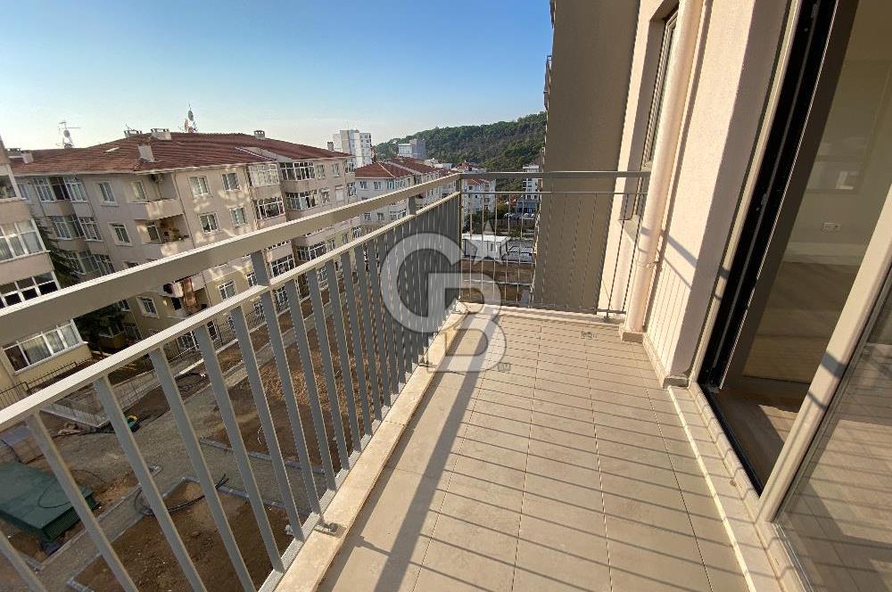 MALTEPE ZÜMRÜTEVLER SURYAPI YEŞİL MAVİ'de SATILIK BALKONLU 2+1 DAİRE