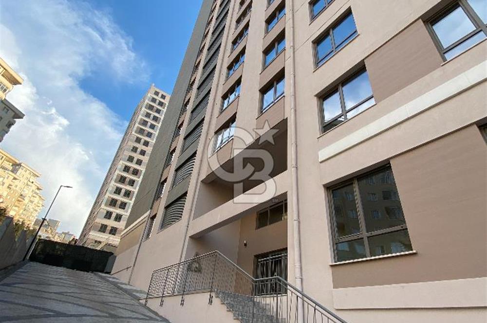 MALTEPE ZÜMRÜTEVLER SURYAPI YEŞİL MAVİ'de SATILIK BALKONLU 2+1 DAİRE