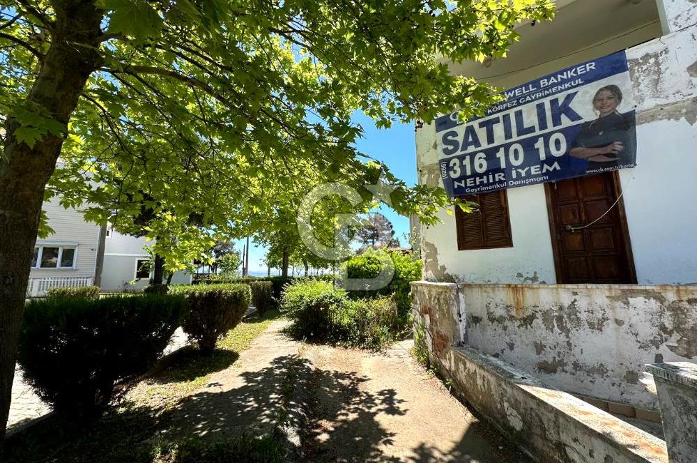 FENER MAHALLESİN'DE SATILIK VİLLA