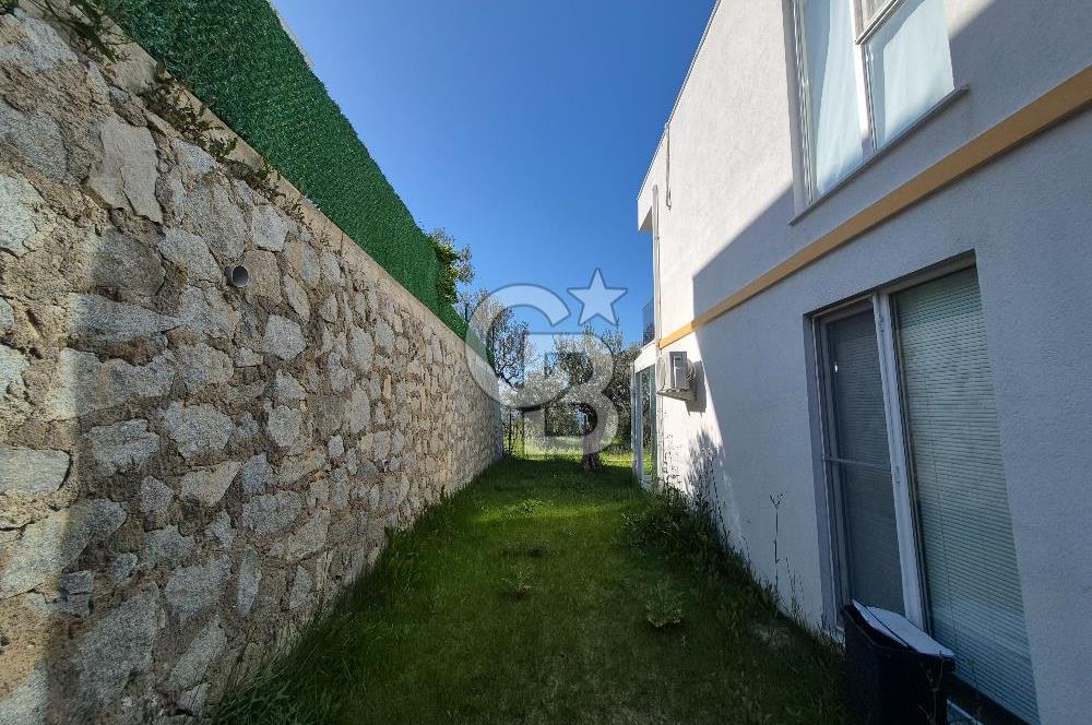 Gömeç Karaağaç'ta Havuzlu, Deniz Manzaralı 4+1 Satılık Villa