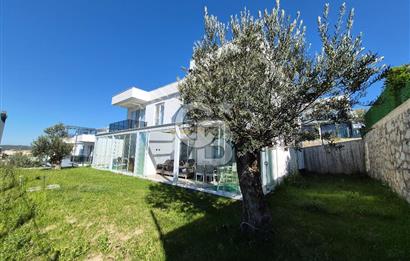 Gömeç Karaağaç'ta Havuzlu, Deniz Manzaralı 4+1 Satılık Villa
