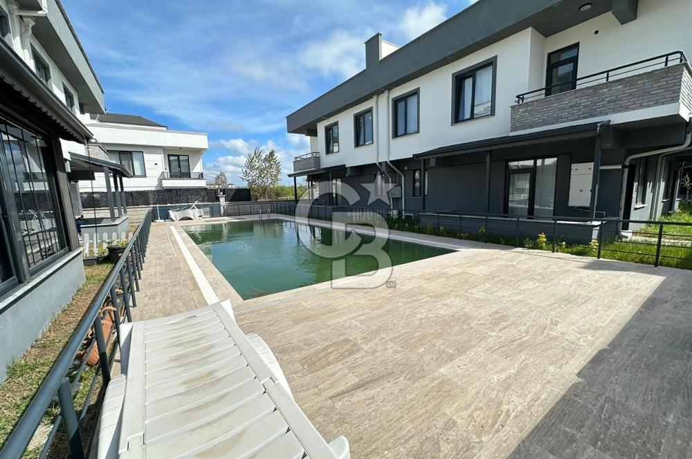 Karasu Sahilinde | Havuzlu Sitede | 4+1 Triplex Köşe Villa |