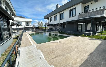 Karasu Sahilinde | Havuzlu Sitede | 4+1 Triplex Köşe Villa |