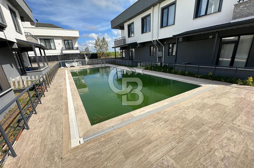 Karasu Sahilinde | Havuzlu Sitede | 4+1 Triplex Köşe Villa |