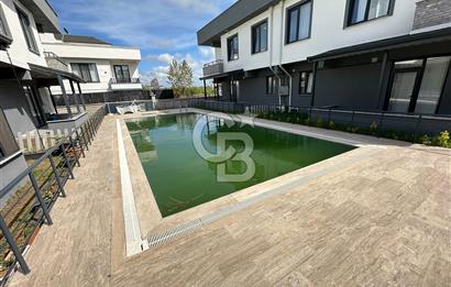 Karasu Sahilinde | Havuzlu Sitede | 4+1 Triplex Köşe Villa |