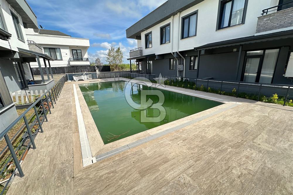 Karasu Sahilinde | Havuzlu Sitede | 4+1 Triplex Köşe Villa |
