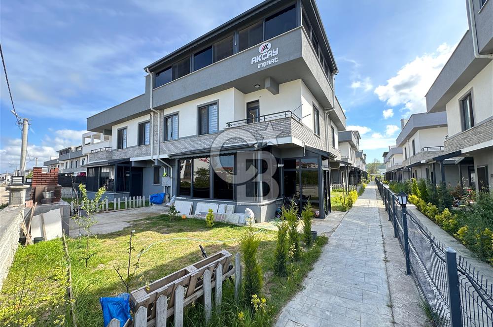 Karasu Sahilinde | Havuzlu Sitede | 4+1 Triplex Köşe Villa |