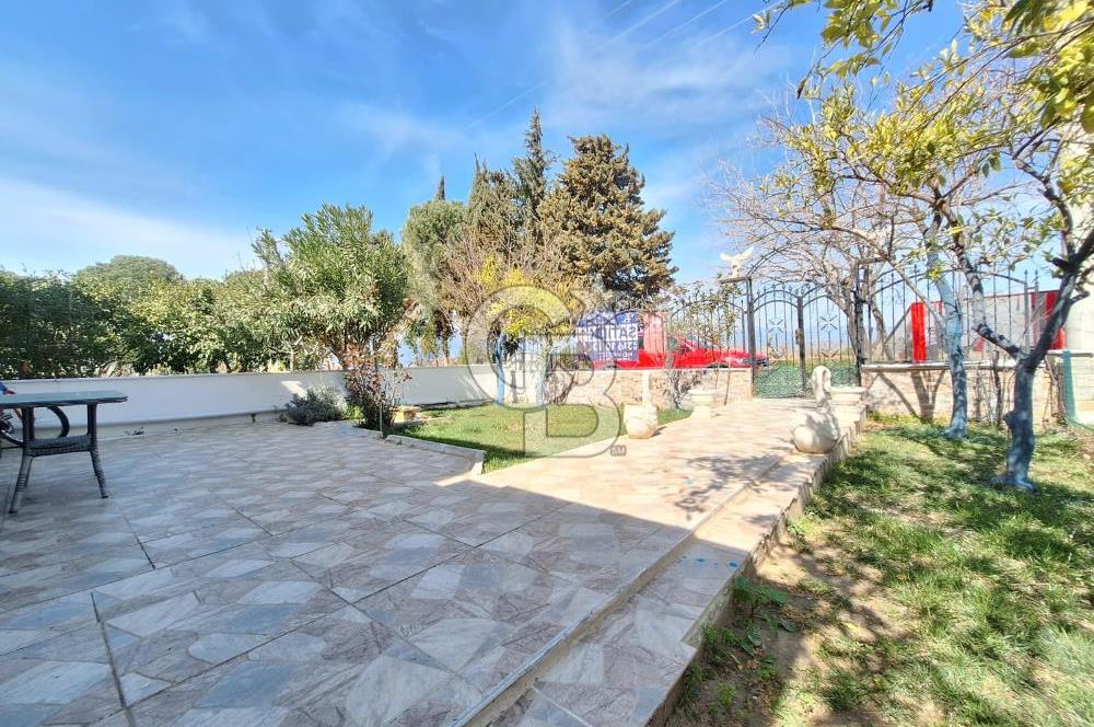 Burhaniye İMKO Tatil Sitesinde Bahçeli 4+1 Doğalgazlı Villa