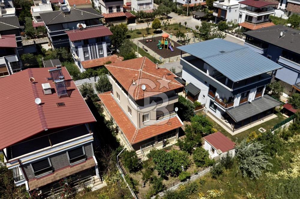 SEFERİHİSAR CUMHURİYET MAHALLESİN'DE SATILIK 4+1 VİLLA 