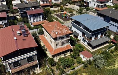 SEFERİHİSAR CUMHURİYET MAHALLESİN'DE SATILIK 4+1 VİLLA 