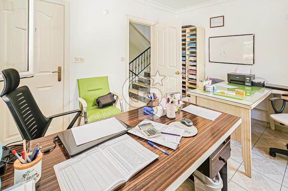 Kuşadası Candan Tarhan Blv'de Satılık 5+2 Villa (Konut+Ticari)