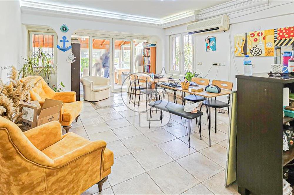 Kuşadası Candan Tarhan Blv'de Satılık 5+2 Villa (Konut+Ticari)