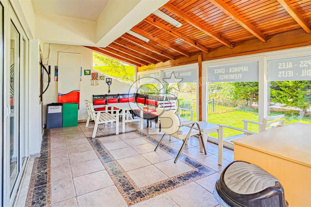 Kuşadası Candan Tarhan Blv'de Satılık 5+2 Villa (Konut+Ticari)