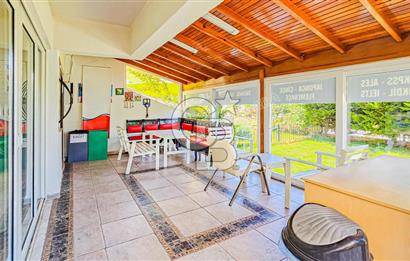 Kuşadası Candan Tarhan Blv'de Satılık 5+2 Villa (Konut+Ticari)