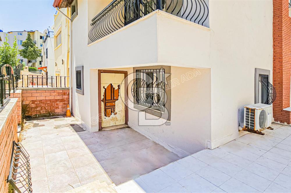 Kuşadası Candan Tarhan Blv'de Satılık 5+2 Villa (Konut+Ticari)