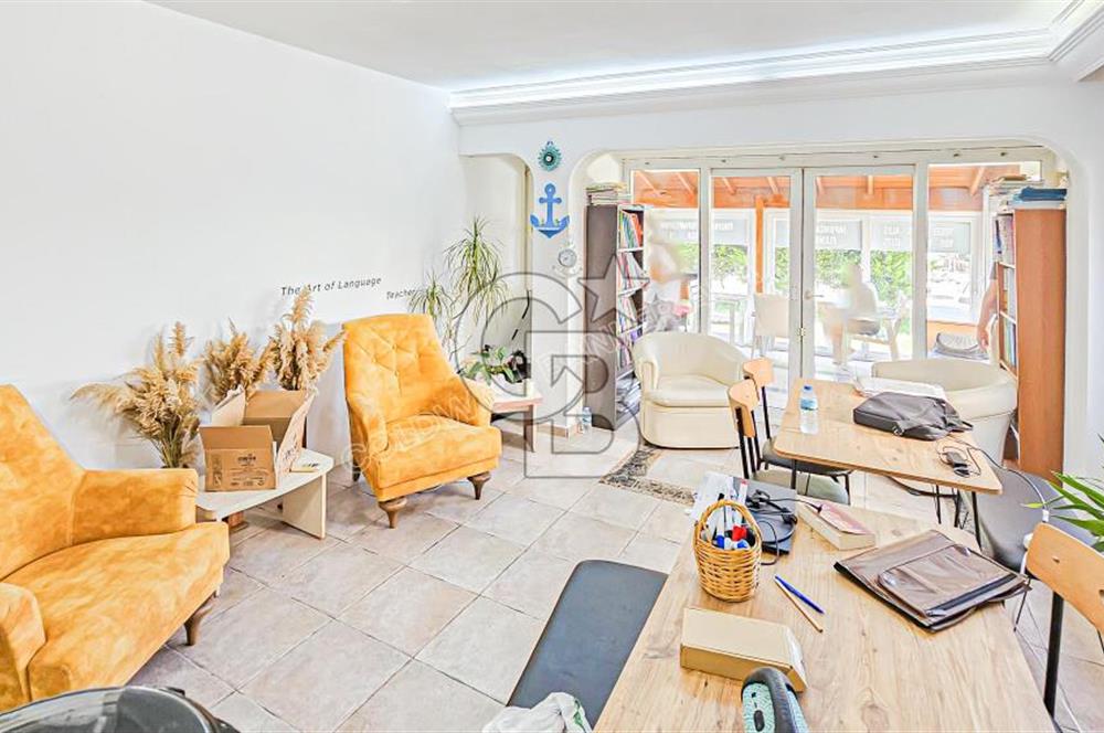 Kuşadası Candan Tarhan Blv'de Satılık 5+2 Villa (Konut+Ticari)
