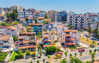 Kuşadası Candan Tarhan Blv'de Satılık 5+2 Villa (Konut+Ticari)