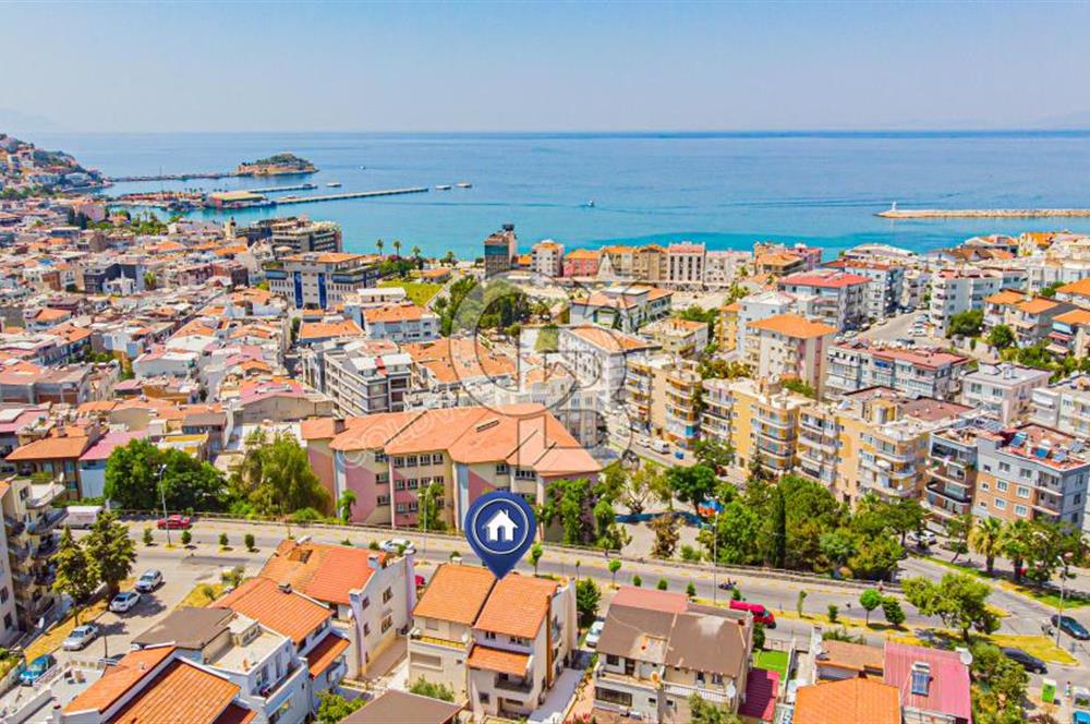 Kuşadası Candan Tarhan Blv'de Satılık 5+2 Villa (Konut+Ticari)