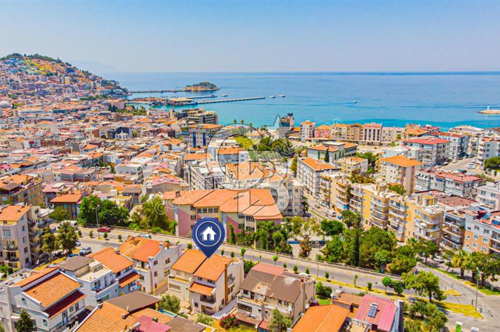 Kuşadası Candan Tarhan Blv'de Satılık 5+2 Villa (Konut+Ticari)