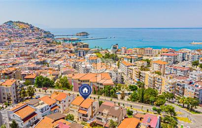 Kuşadası Candan Tarhan Blv'de Satılık 5+2 Villa (Konut+Ticari)