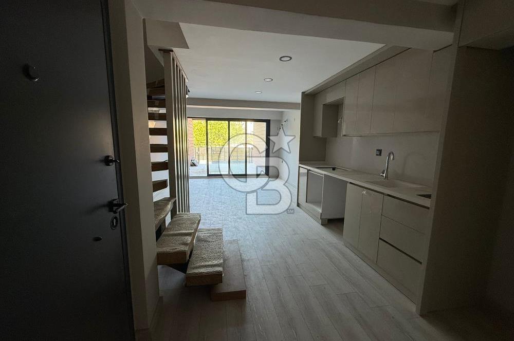 KUŞADASI MÜSTAKİL HAVUZLU DUBLEKS SATILIK 3+1 DAİRE 