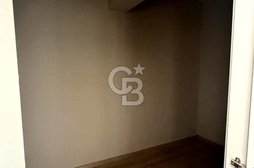Cumhuriyet mahallesinde şehir ve deniz manzaralı 3+1 daire
