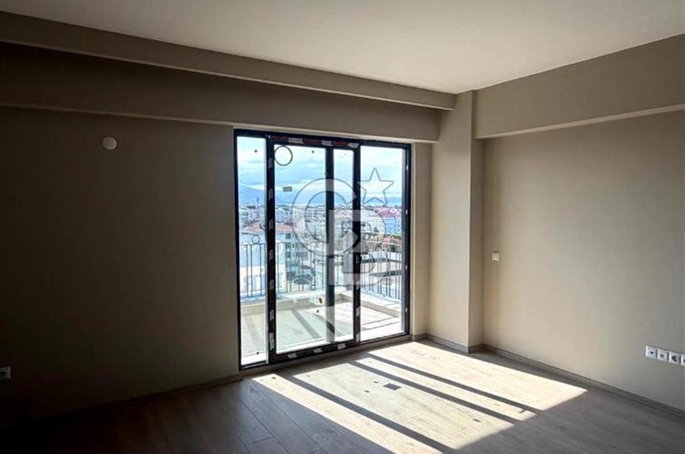 Cumhuriyet mahallesinde şehir ve deniz manzaralı 3+1 daire