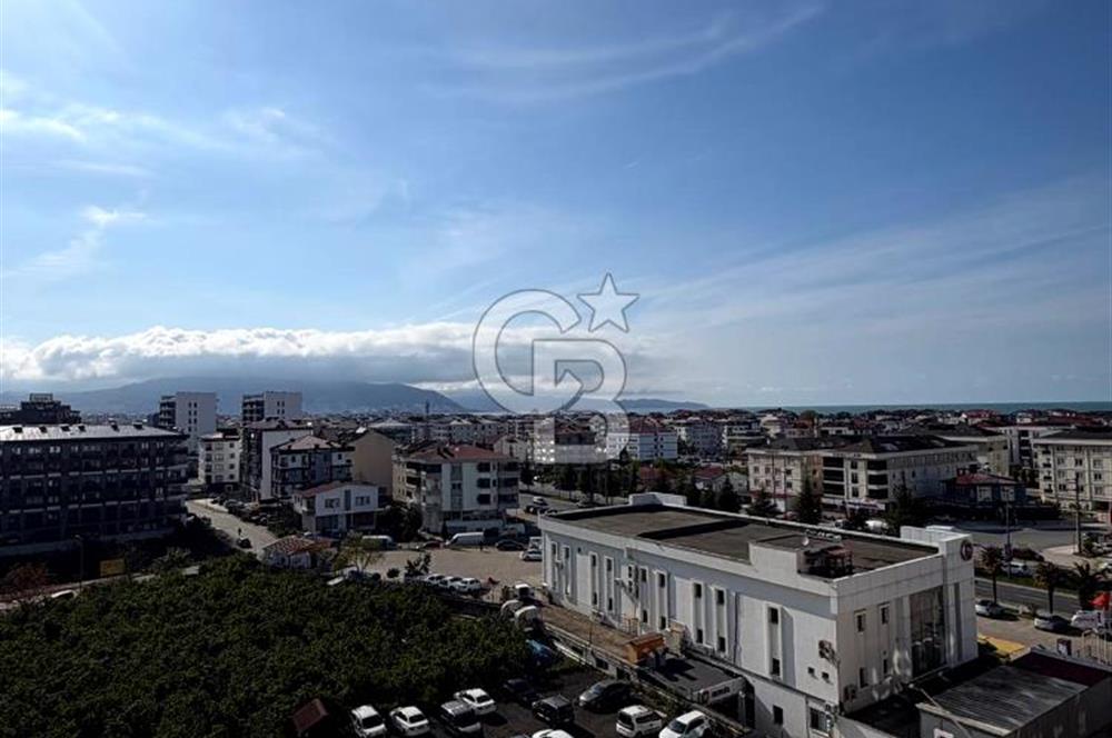 Cumhuriyet mahallesinde şehir ve deniz manzaralı 3+1 daire