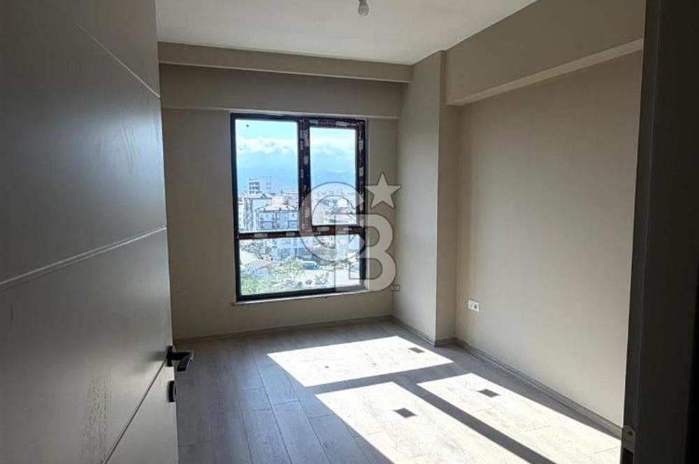 Cumhuriyet mahallesinde şehir ve deniz manzaralı 3+1 daire