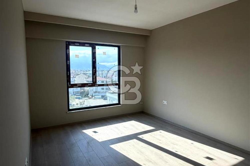 Cumhuriyet mahallesinde şehir ve deniz manzaralı 3+1 daire