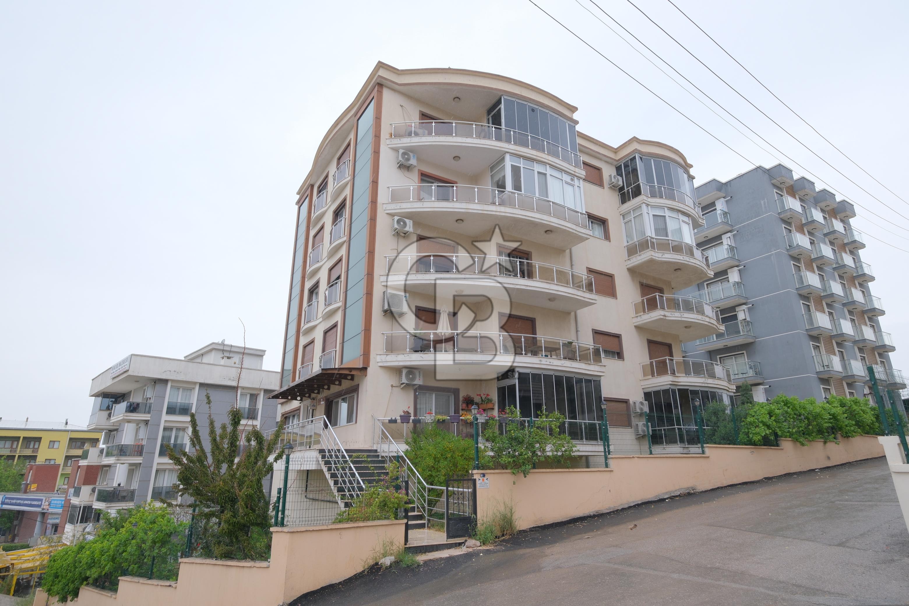 Çiğli Anadolu Caddesi Üzeri Geniş Satılık 3+1 Daire