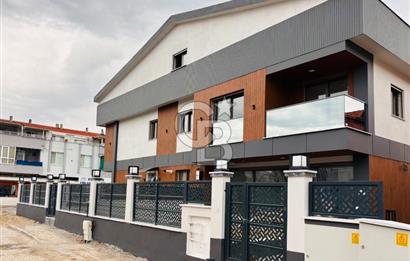 ALİAĞA YENİŞAKRAN 4+1 BAHÇELİ VE TERASLI SATILIK VİLLA