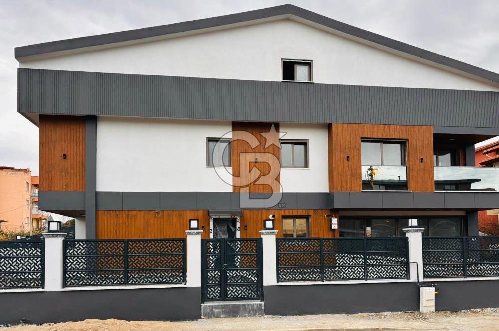 ALİAĞA YENİŞAKRAN 4+1 BAHÇELİ VE TERASLI SATILIK VİLLA