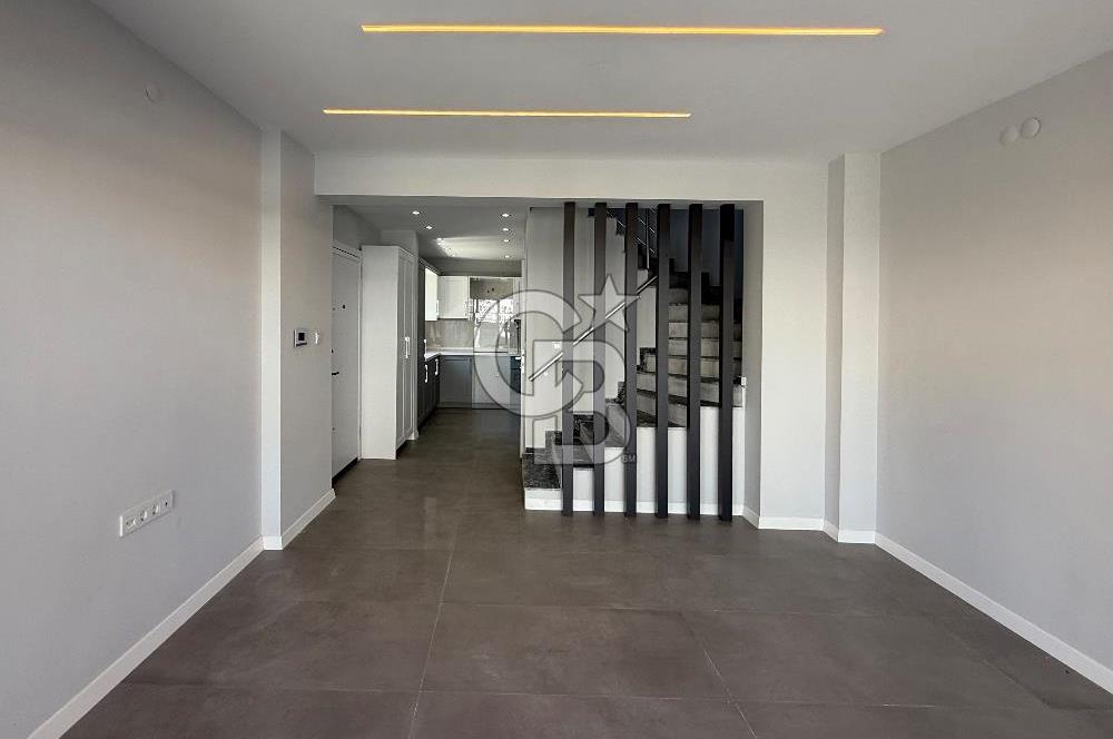 YENİŞAKRAN'DA DENİZE 150 M BAHÇELİ VE TERASLI SATILIK 4+1 VİLLA