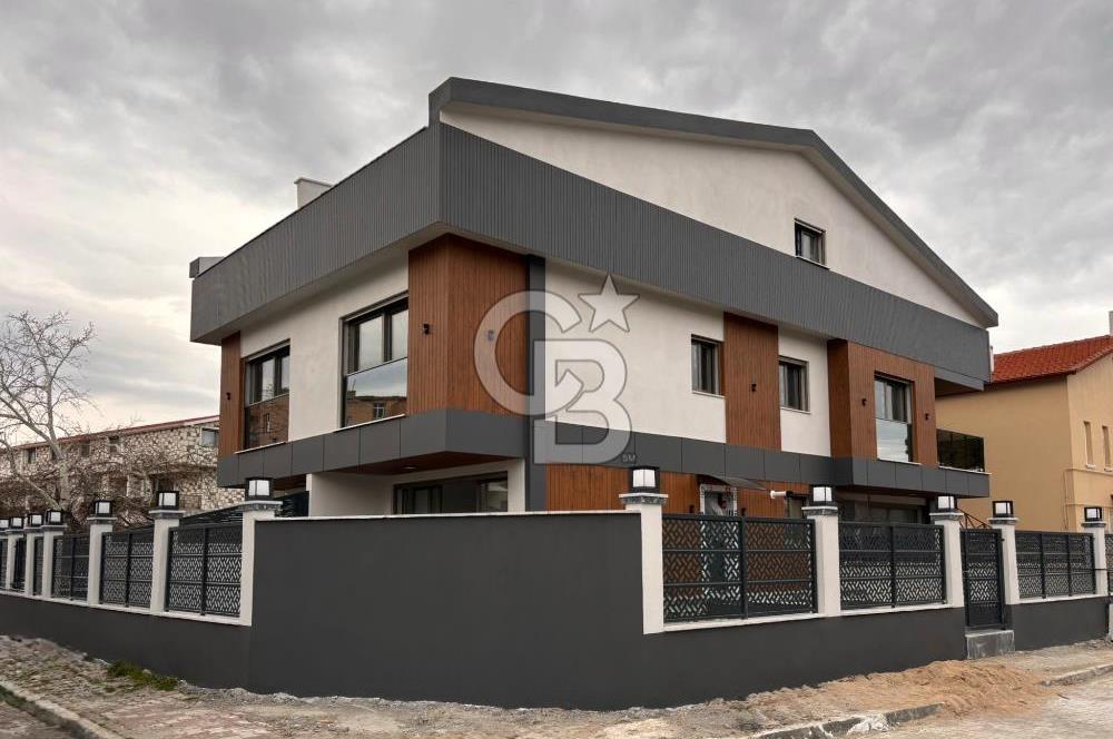 ALİAĞA YENİŞAKRAN 4+1 BAHÇELİ VE TERASLI SATILIK VİLLA