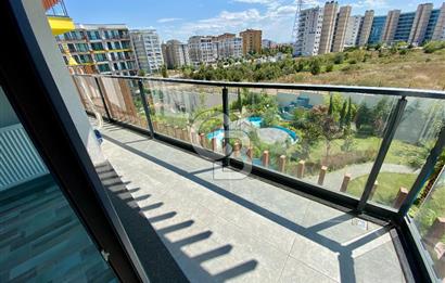 KURTKÖY YENİŞEHİR OPTIMUM GARDENS’TA KAPALI MUTFAKLI, BALKONLU GENİŞ 2+1 DAİRE