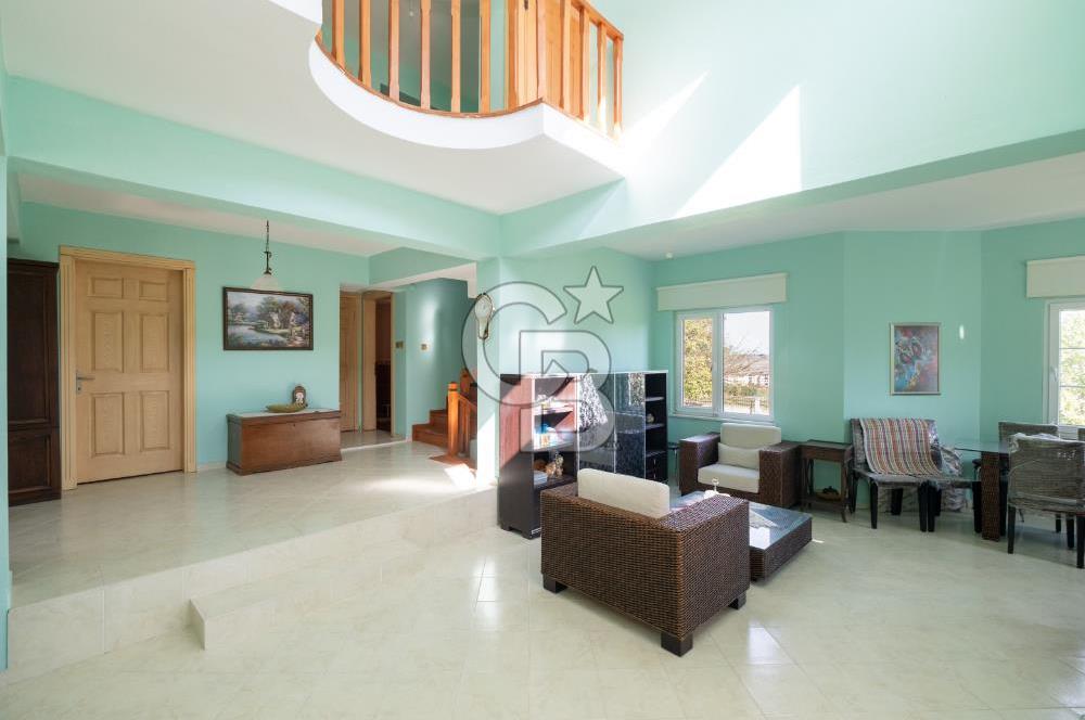 Silivri'de 1 Dönüm Arazi içinde 4+1 Satılık Villa