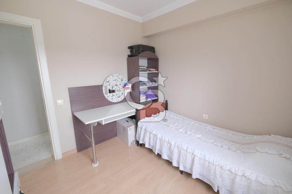 Çiğli Anadolu Caddesi Üzeri Geniş Satılık 3+1 Daire