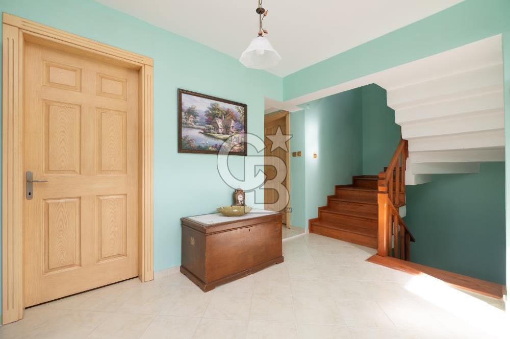 Silivri'de 1 Dönüm Arazi içinde 4+1 Satılık Villa