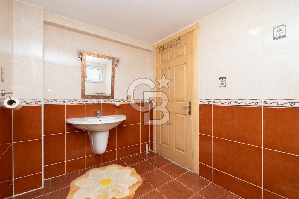 Silivri'de 1 Dönüm Arazi içinde 4+1 Satılık Villa
