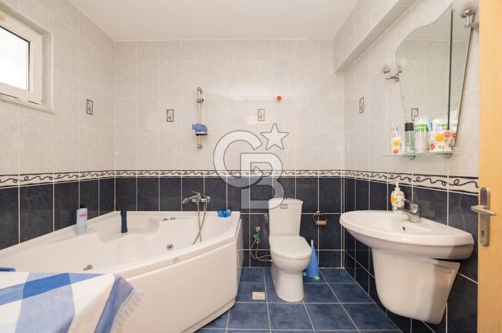 Silivri'de 1 Dönüm Arazi içinde 4+1 Satılık Villa