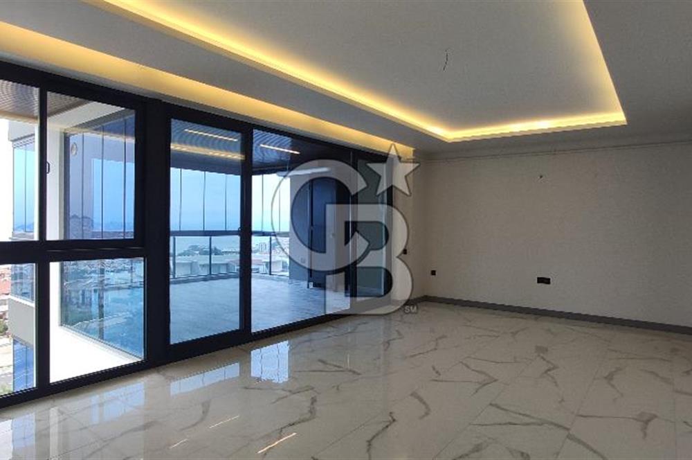 KUŞADASI MERKEZDE DENİZ MANZARALI 3+1 İŞYERİ OFİS