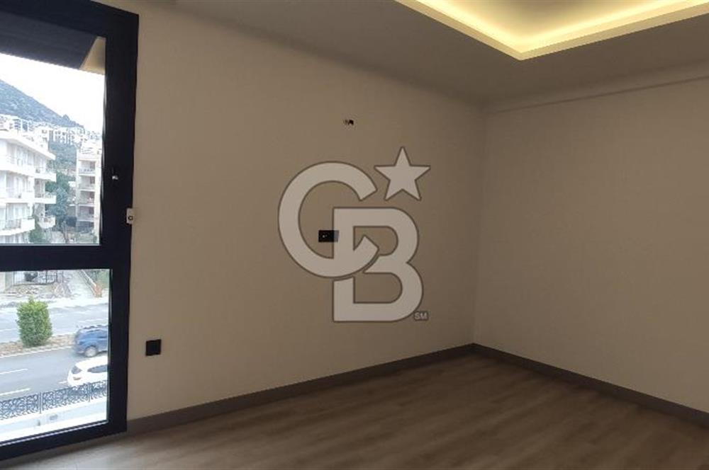 KUŞADASI MERKEZDE DENİZ MANZARALI 3+1 İŞYERİ OFİS