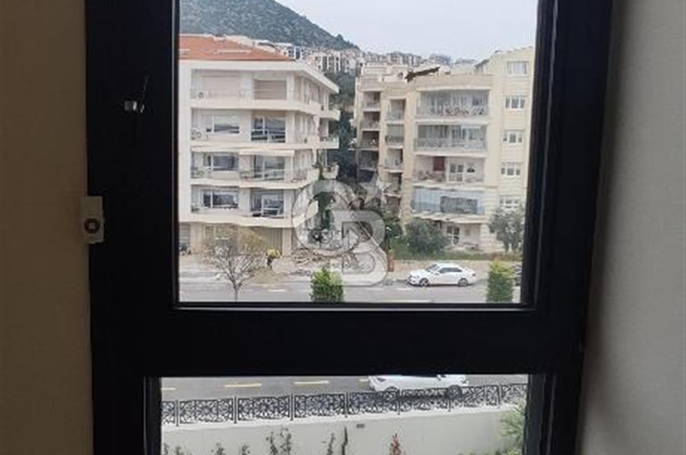 KUŞADASI MERKEZDE DENİZ MANZARALI 3+1 İŞYERİ OFİS