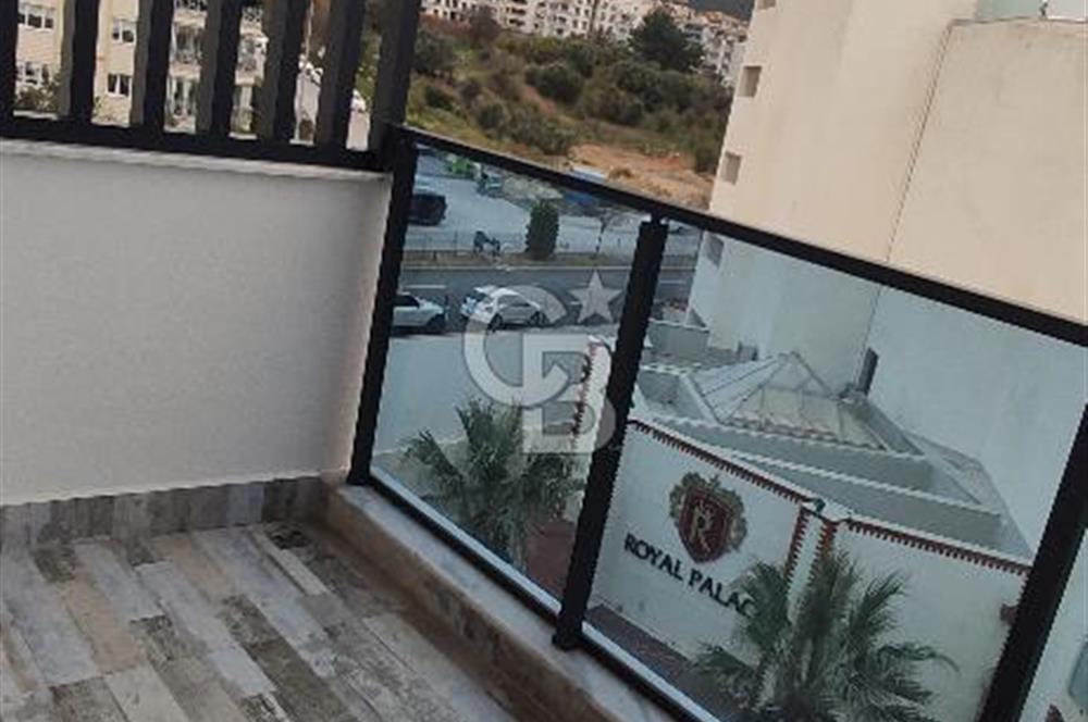 KUŞADASI MERKEZDE DENİZ MANZARALI 3+1 İŞYERİ OFİS