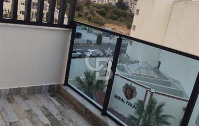 KUŞADASI MERKEZDE DENİZ MANZARALI 3+1 İŞYERİ OFİS