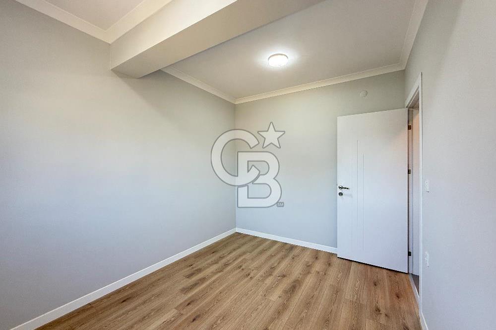 ALİAĞA YENİŞAKRAN 4+1 BÜYÜK BAHÇELİ VE TERASLI SATILIK VİLLA