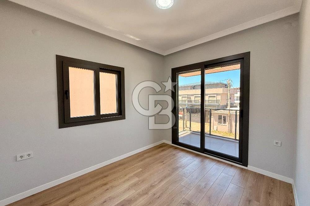 ALİAĞA YENİŞAKRAN 4+1 BÜYÜK BAHÇELİ VE TERASLI SATILIK VİLLA