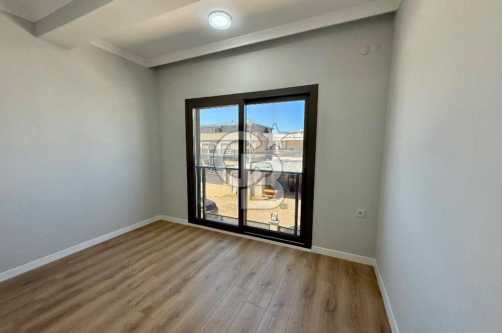 ALİAĞA YENİŞAKRAN 4+1 BÜYÜK BAHÇELİ VE TERASLI SATILIK VİLLA